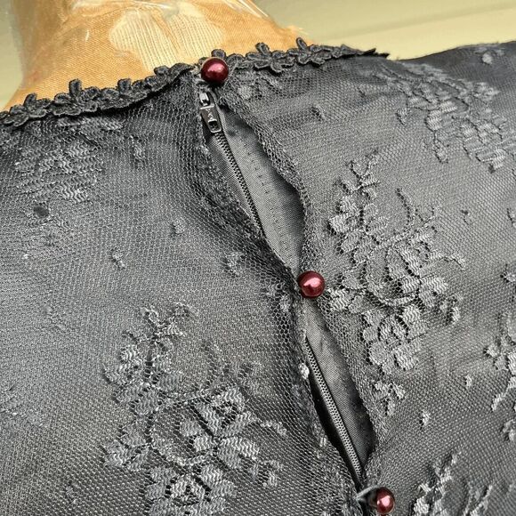 Vintage 1980s Black Lace Flapper-Inspired Dress with Satin Bow & Puffed Sleeves - Picture 6 of 12